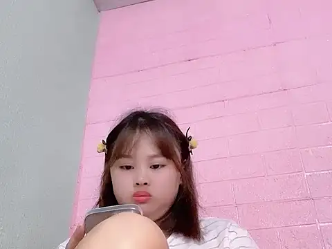 Snapshot of NhungNhun789 chatting on 04.27.26 NhungNhun789 online show from 04.27.26