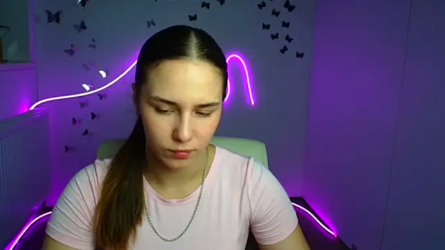 Snapshot of Kyara_ra chatting on 07.27.26 Kyara ra online show from 07.27.26