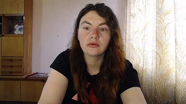 Snapshot of AlinaxJames chatting on 04.18.26 AlinaxJames online show from 04.18.26