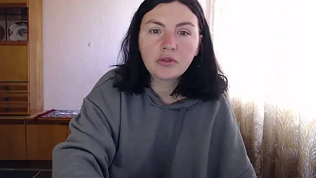 Snapshot of AlinaxJames chatting on 05.04.26 AlinaxJames online show from 05.04.26