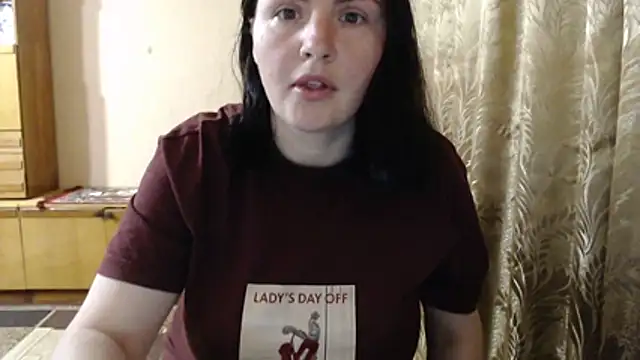 Snapshot of AlinaxJames chatting on 05.06.26 AlinaxJames online show from 05.06.26