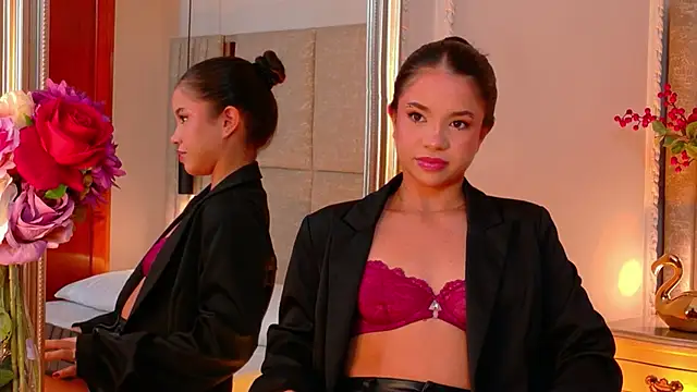 Snapshot of Valeria-Beltran chatting on 06.19.26 Valeria-Beltran online show from 06.19.26