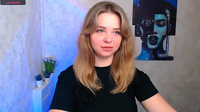 Snapshot of NicoleAura chatting on 05.19.26 NicoleAura online show from 05.19.26