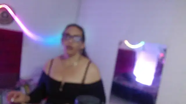 Snapshot of Sweet-Mommy-Milf chatting on 05.26.26 Sweet-Mommy-Milf online show from 05.26.26