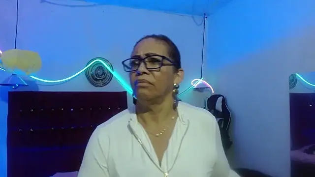 Snapshot of Sweet-Mommy-Milf chatting on 05.28.26 Sweet-Mommy-Milf online show from 05.28.26