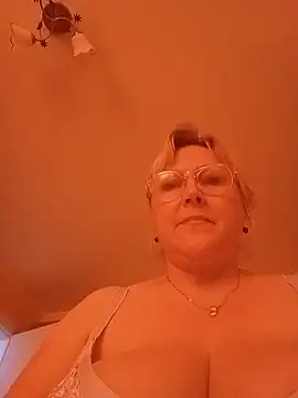 Snapshot of I_amVeronicle chatting on 06.18.26 I amVeronicle online show from 06.18.26