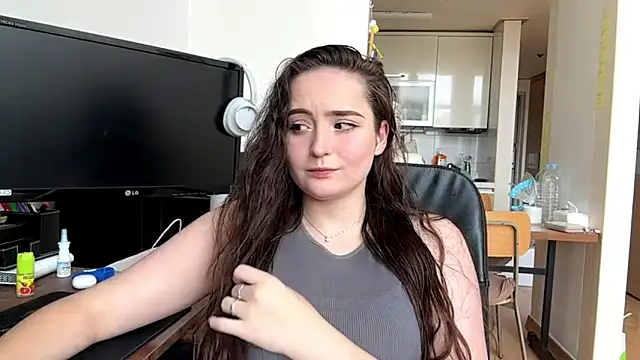 Emilly Cart online show from 06.04.26