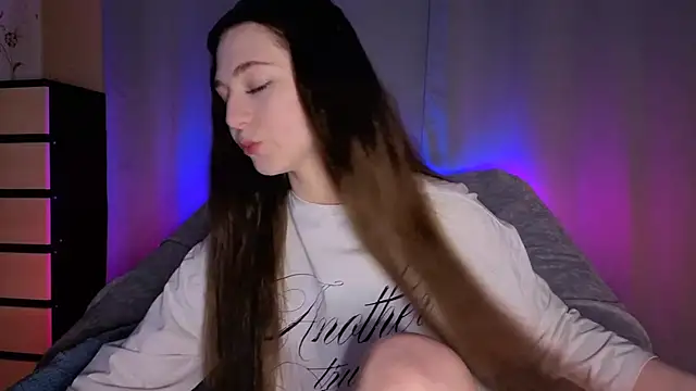 Snapshot of SunlitDeslre chatting on 05.19.26 SunlitDeslre online show from 05.19.26