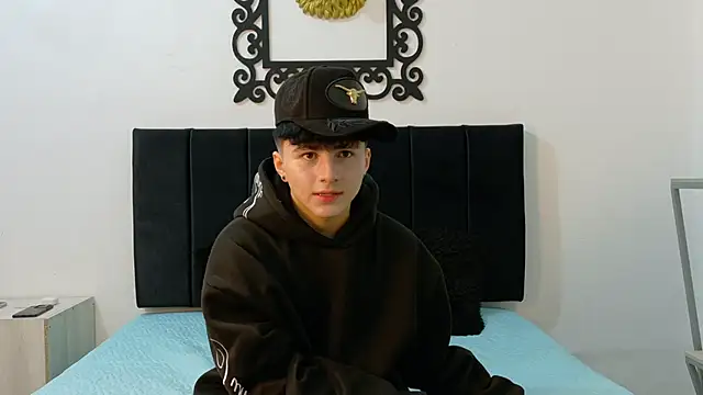 Snapshot of LunayDream chatting on 06.15.26 LunayDream online show from 06.15.26