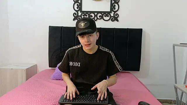 Snapshot of LunayDream chatting on 07.18.26 LunayDream online show from 07.18.26
