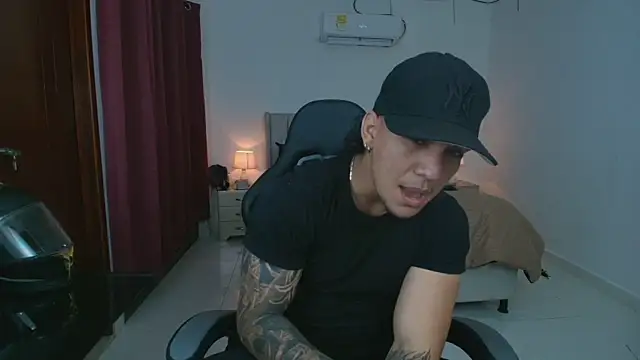 Snapshot of Mrbig_maximo chatting on 06.19.26 Mrbig maximo online show from 06.19.26