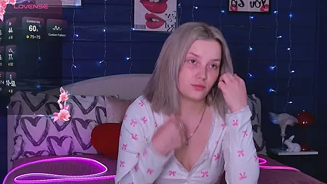 Snapshot of Crystal__Jull chatting on 05.19.26 Crystal Jull online show from 05.19.26