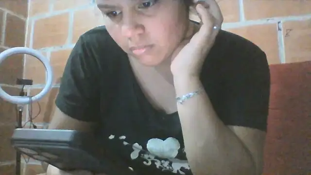 Snapshot of Candelita-hott chatting on 05.25.26 Candelita-hott online show from 05.25.26