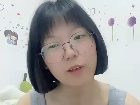 Snapshot of Belle-LL chatting on 04.24.26 Belle-LL online show from 04.24.26
