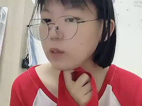 Snapshot of Belle-LL chatting on 04.27.26 Belle-LL online show from 04.27.26