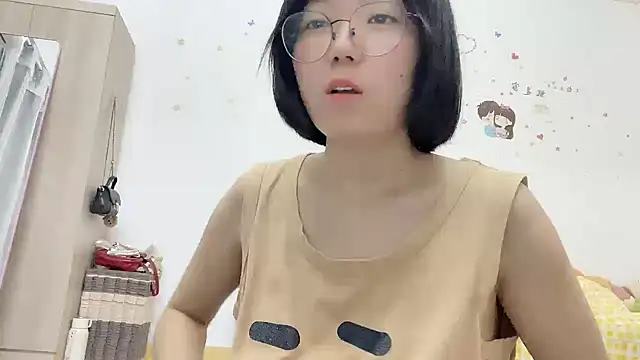 Snapshot of Belle-LL chatting on 04.29.26 Belle-LL online show from 04.29.26