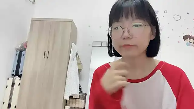 Snapshot of Belle-LL chatting on 05.11.26 Belle-LL online show from 05.11.26