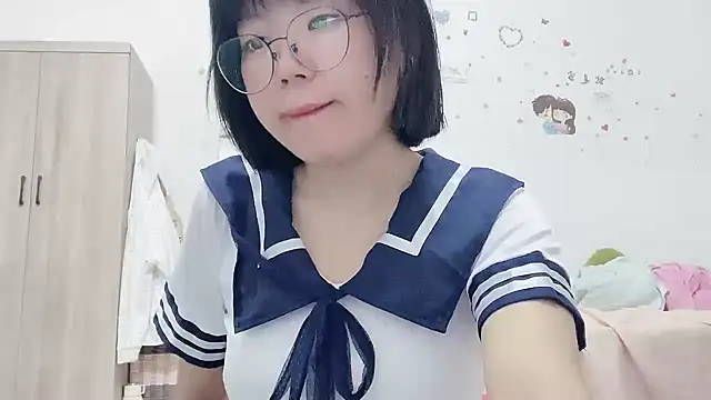 Snapshot of Belle-LL chatting on 05.19.26 Belle-LL online show from 05.19.26