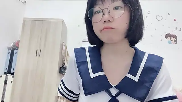 Snapshot of Belle-LL chatting on 05.19.26 Belle-LL online show from 05.19.26