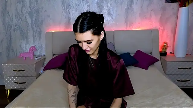Holly Beck online show from 05.12.26