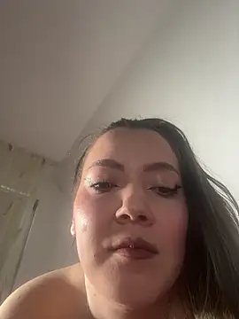 AlyraMoon online show from 04.22.26