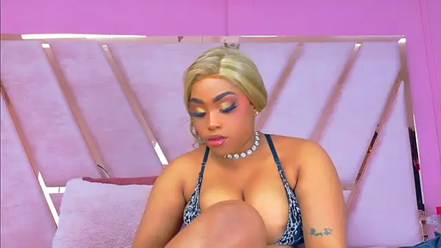 Snapshot of TiannahGlow chatting on 05.16.26 TiannahGlow online show from 05.16.26