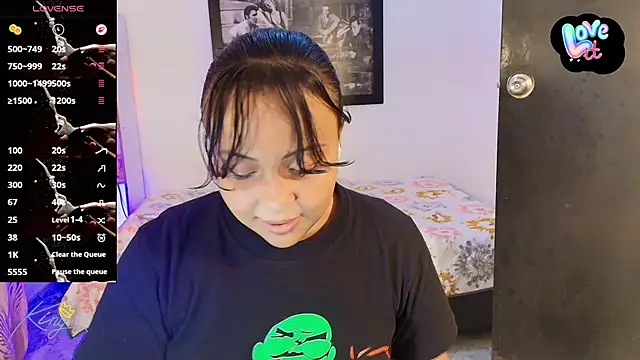 Snapshot of _eilish_ chatting on 04.28.26 eilish online show from 04.28.26