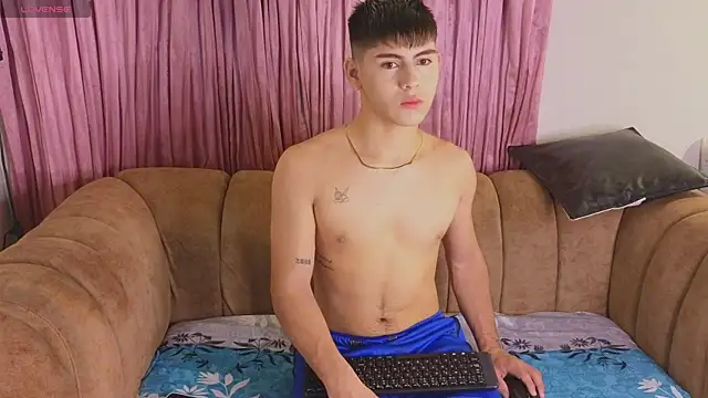 Snapshot of josethariaz25 chatting on 05.15.26 josethariaz25 online show from 05.15.26