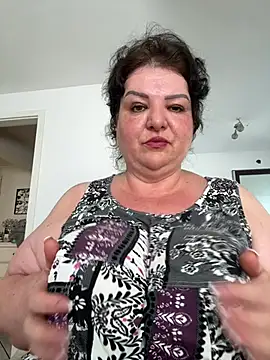 Snapshot of curvymilfmicha chatting on 06.27.26 curvymilfmicha online show from 06.27.26