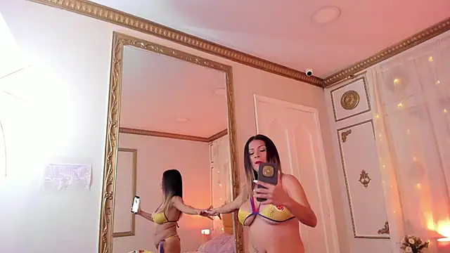 Snapshot of cris_milk chatting on 06.17.26 cris milk online show from 06.17.26