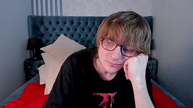 TaylerBev online show from 04.23.26