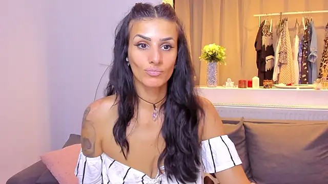 Snapshot of Milfchellle chatting on 07.05.26 Milfchellle online show from 07.05.26