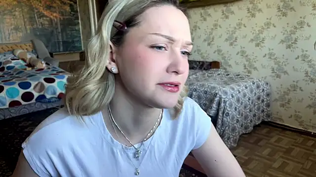 Snapshot of AlisiaStreitmatter chatting on 05.16.26 AlisiaStreitmatter online show from 05.16.26