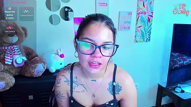 Snapshot of angelina_77 chatting on 06.14.26 angelina 77 online show from 06.14.26