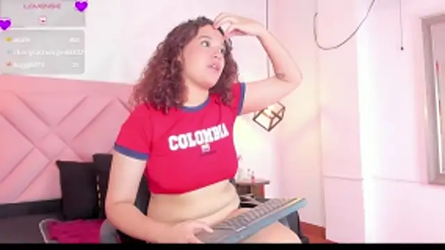 Snapshot of curly_babe chatting on 06.14.26 curly babe online show from 06.14.26