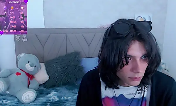 Snapshot of raven_n_matt chatting on 05.16.26 raven n matt online show from 05.16.26
