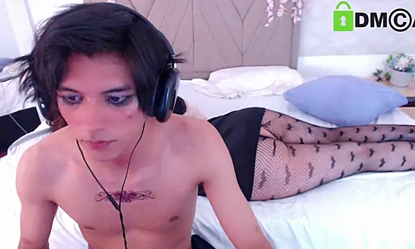 Snapshot of raven_n_matt chatting on 05.28.26 raven n matt online show from 05.28.26