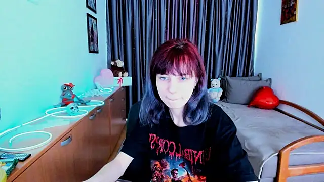 Snapshot of MiniLysii chatting on 06.06.26 MiniLysii online show from 06.06.26
