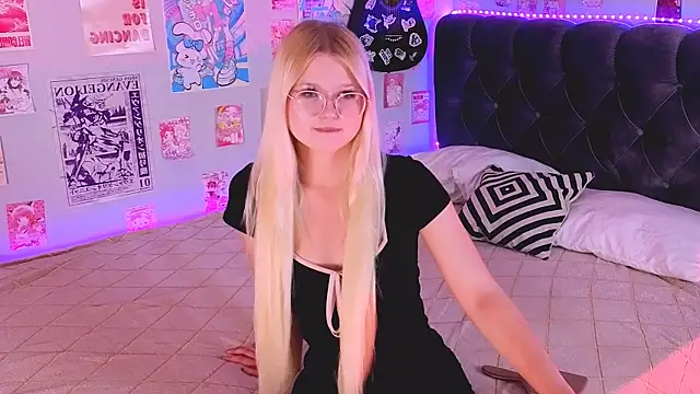 Snapshot of LunariaFox chatting on 07.26.26 LunariaFox online show from 07.26.26