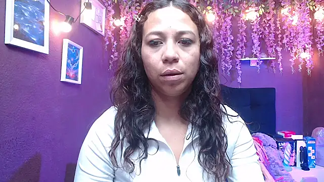 Snapshot of monik299 chatting on 05.25.26 monik299 online show from 05.25.26