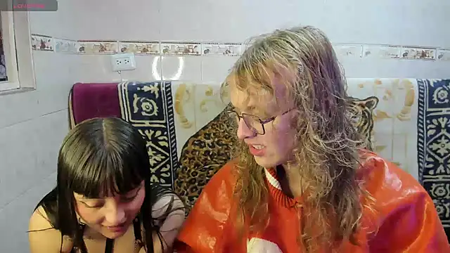 Snapshot of Jinnbooky chatting on 06.23.26 Jinnbooky online show from 06.23.26