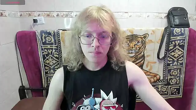 Snapshot of Jinnbooky chatting on 07.23.26 Jinnbooky online show from 07.23.26