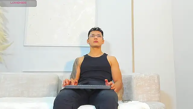 Snapshot of Alan_Salazar chatting on 05.28.26 Alan Salazar online show from 05.28.26