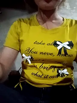 Snapshot of Rosie_LoveUU chatting on 05.20.26 Rosie LoveUU online show from 05.20.26