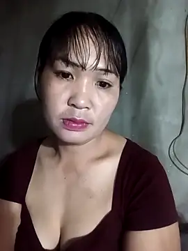 Snapshot of Beola-mi chatting on 04.30.26 Beola-mi online show from 04.30.26