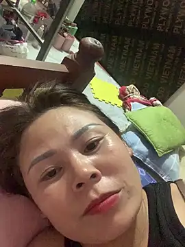 Snapshot of Helen-baby chatting on 05.17.26 Helen-baby online show from 05.17.26