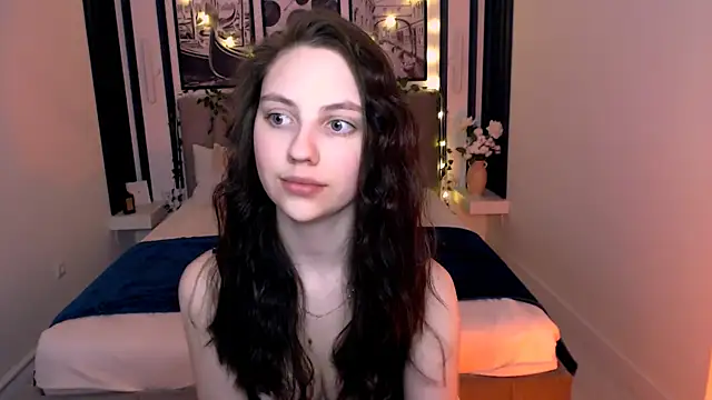Snapshot of _AliceWells chatting on 04.29.26 AliceWells online show from 04.29.26