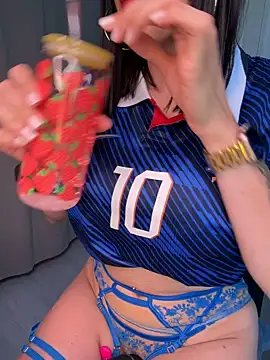 Giulia hood online show from 07.09.26