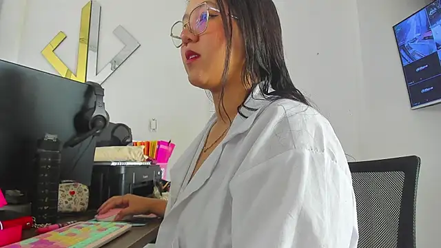 Chloe Thomsoon  online show from 05.09.26