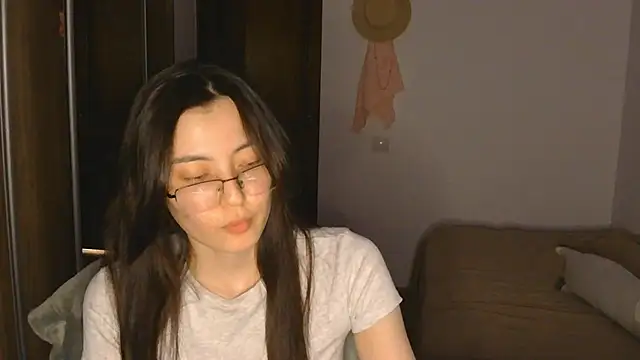 Snapshot of AshleyTropiano chatting on 06.11.26 AshleyTropiano online show from 06.11.26